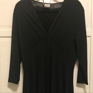 Black long sleeve dress with v cut line